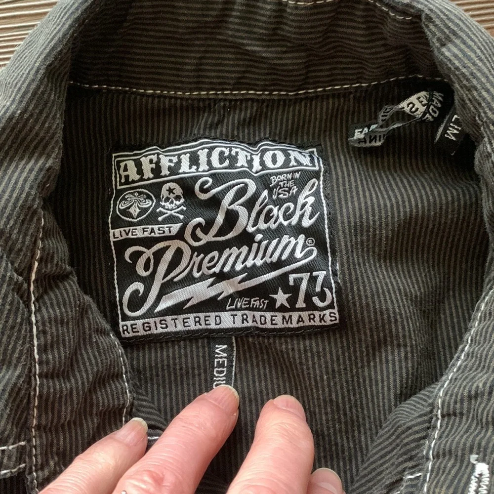 Affliction Men’s Button front distressed corduroy shirt. Size Medium. $FIRM$ - Picture 7 of 11
